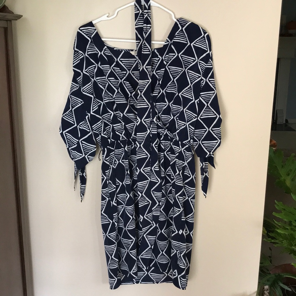 Short navy blue patterned dress